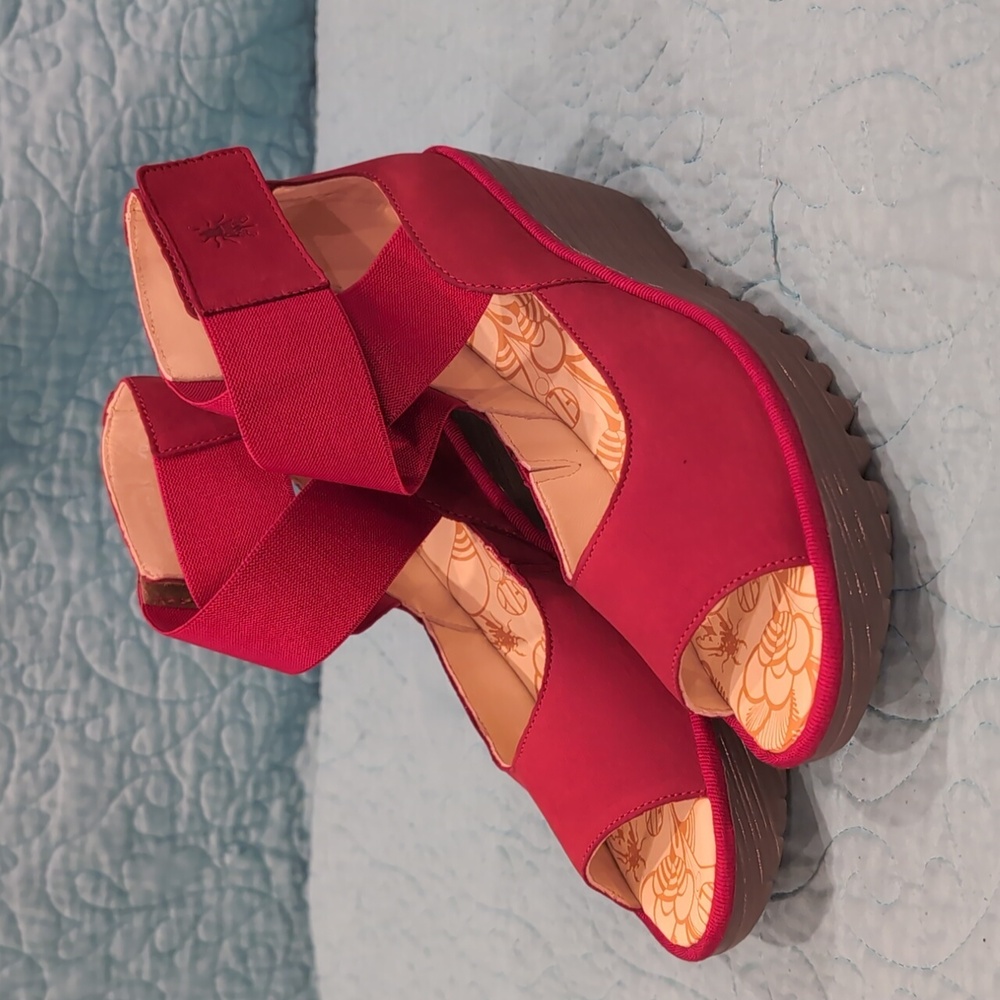 Fly London Yefi Platform nwot Red Suede Shoes Sandals EUR 40 US 9